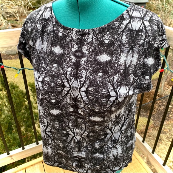 2for$25 OASIS Black & Grey T-Shirt with Ruffle Back - Picture 6 of 9